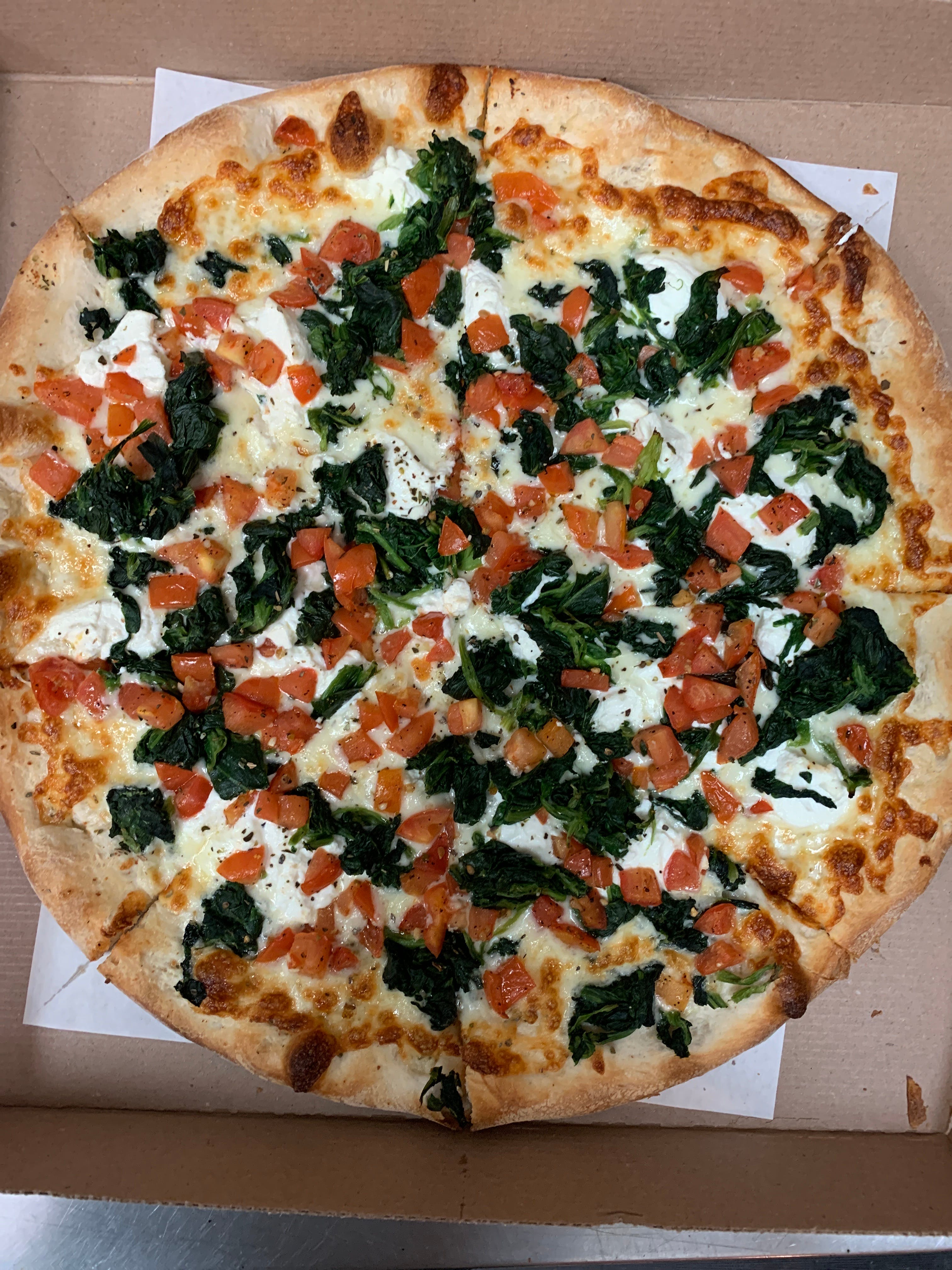 Order White Pizza with Broccoli - Medium food online from La Casa Pizza & Restaurant store, Westfield on bringmethat.com