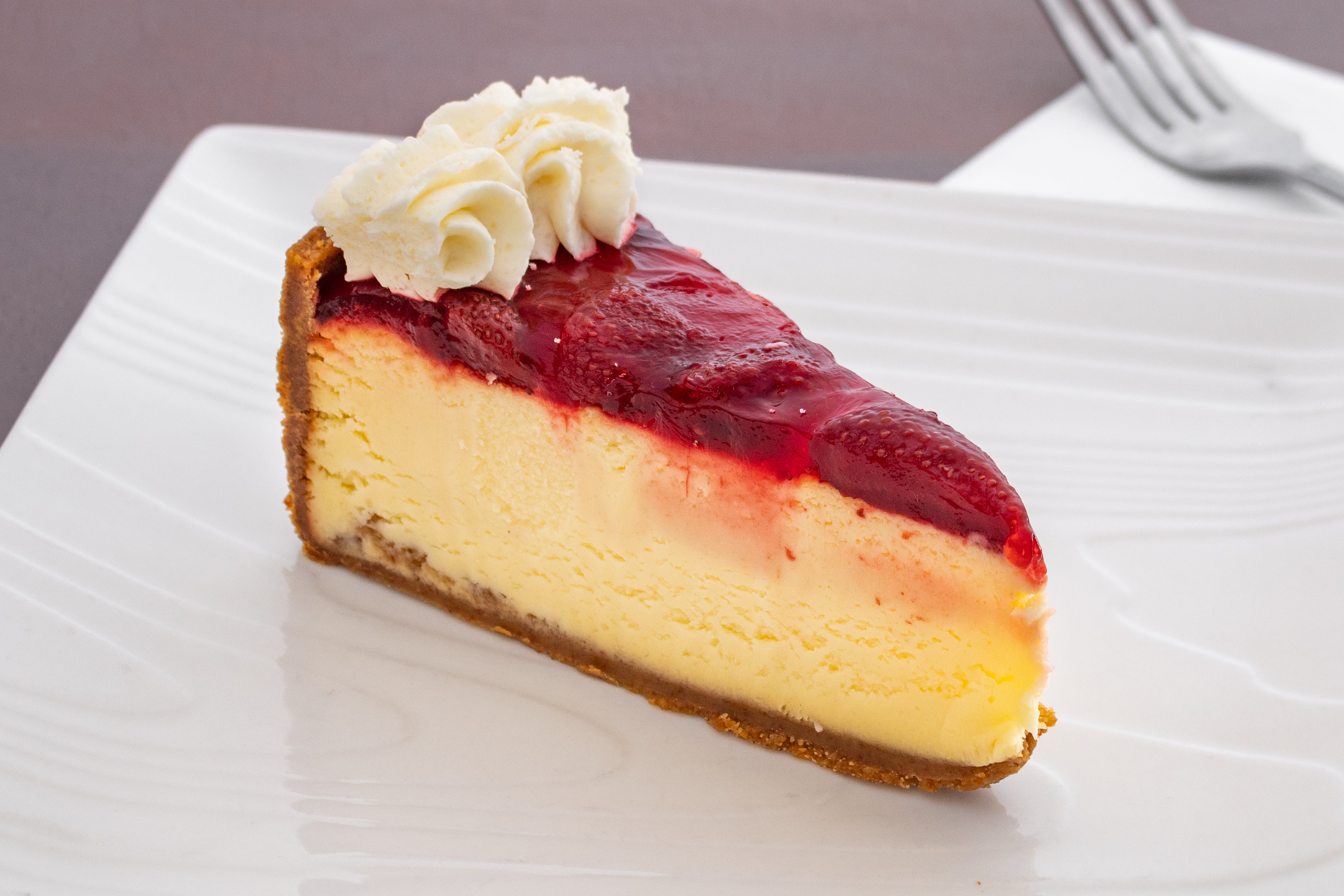 Order Strawberry Cheesecake - Dessert food online from Johnnie's NY Pizza store, Venice on bringmethat.com