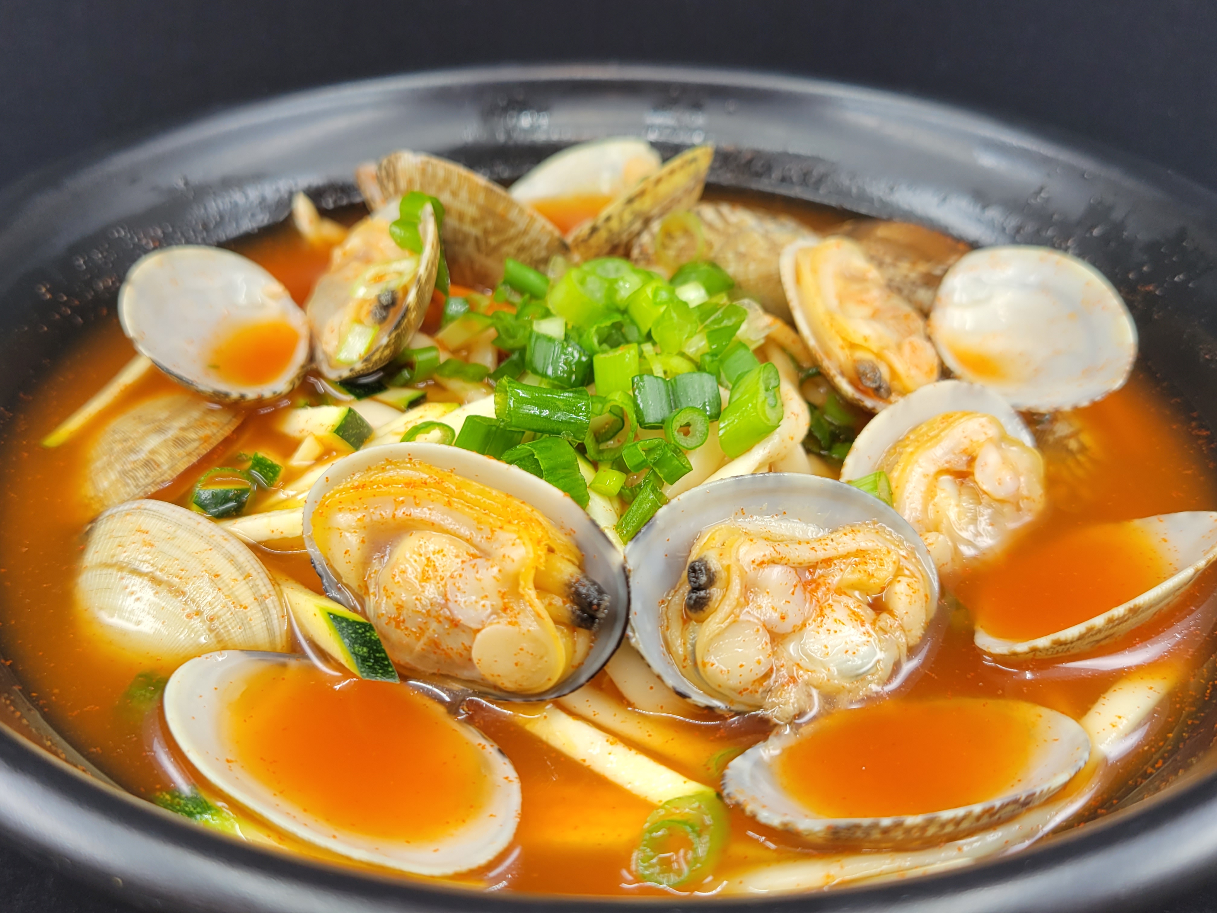 Order F24.️Spicy Seafood Chopped Noodle in Soup / 바지락 얼큰칼국수 food online from Food Avenue store, Ridgefield on bringmethat.com