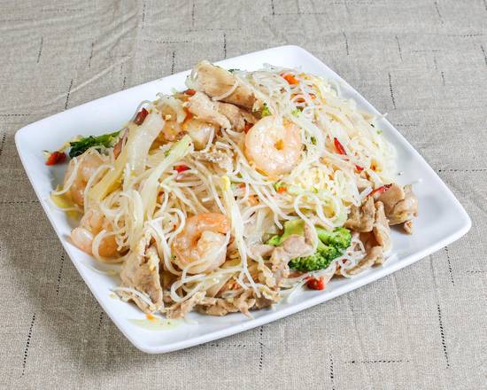 Order House Special Chow Mein Fun food online from Golden Garden store, Asheboro on bringmethat.com