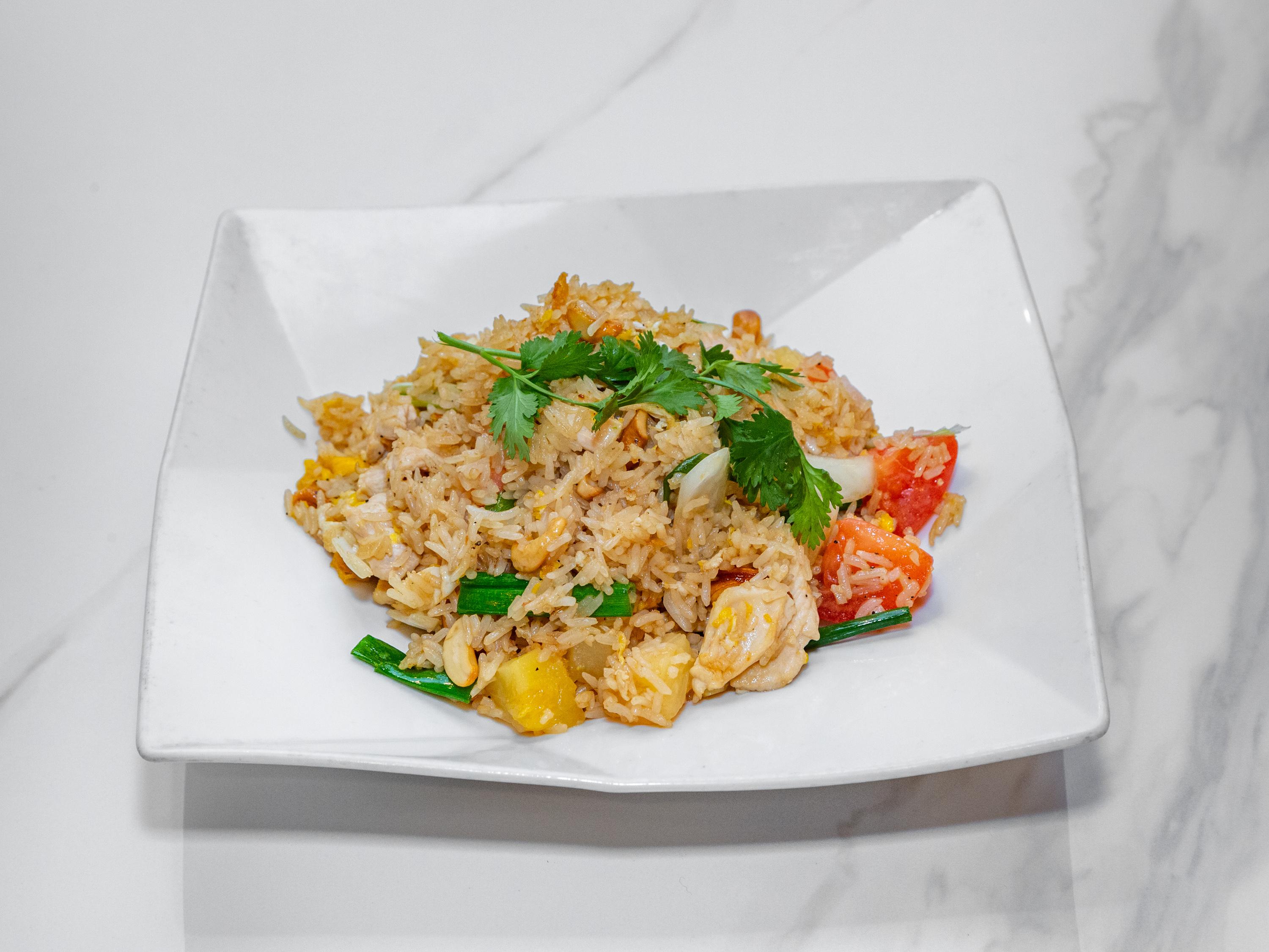 Order Pineapple Fried Rice food online from Siwa Thai Restaurant store, Woodbridge on bringmethat.com