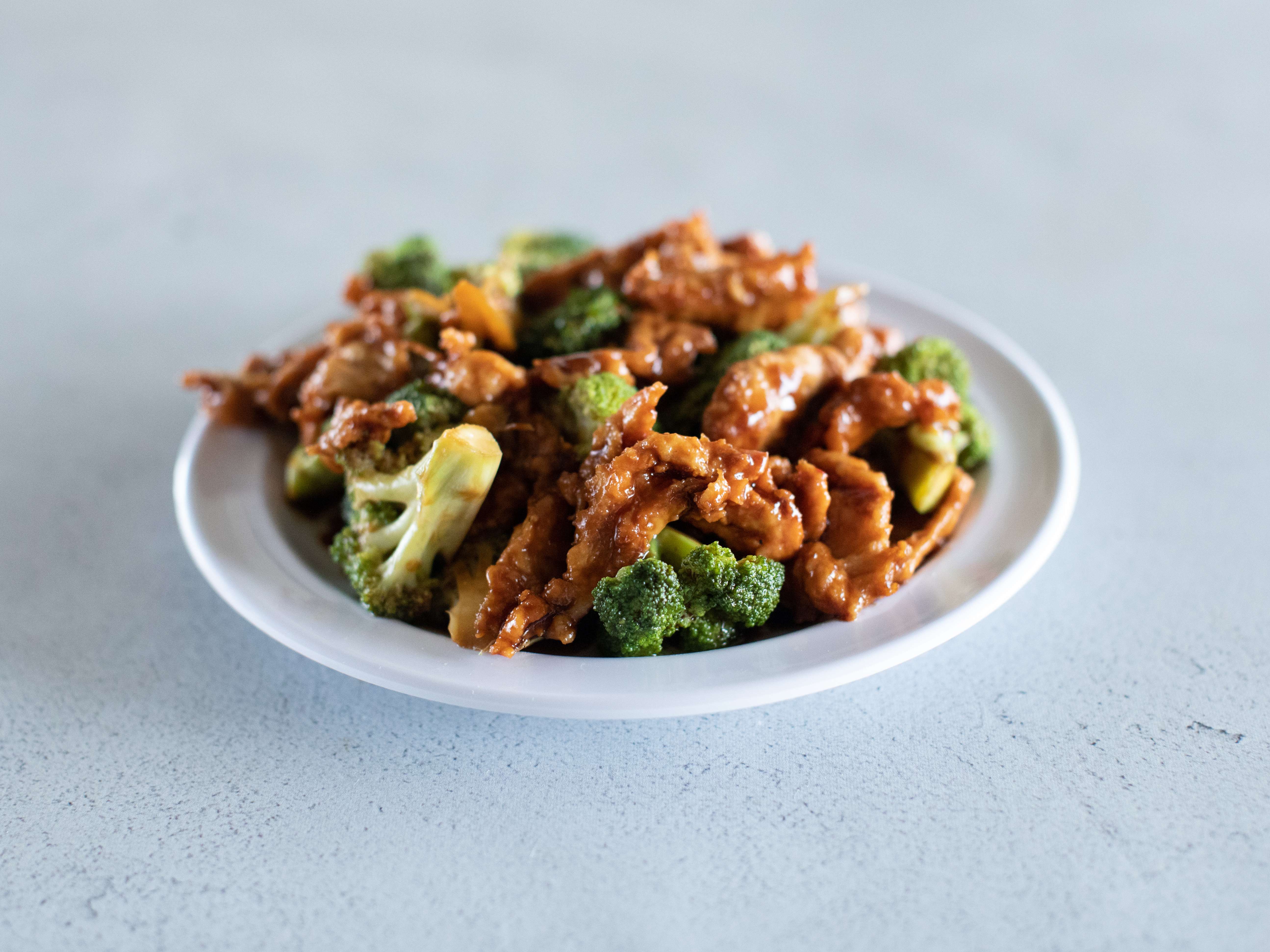 Order C10. Chicken with Broccoli food online from Yen Ching store, Henrico on bringmethat.com