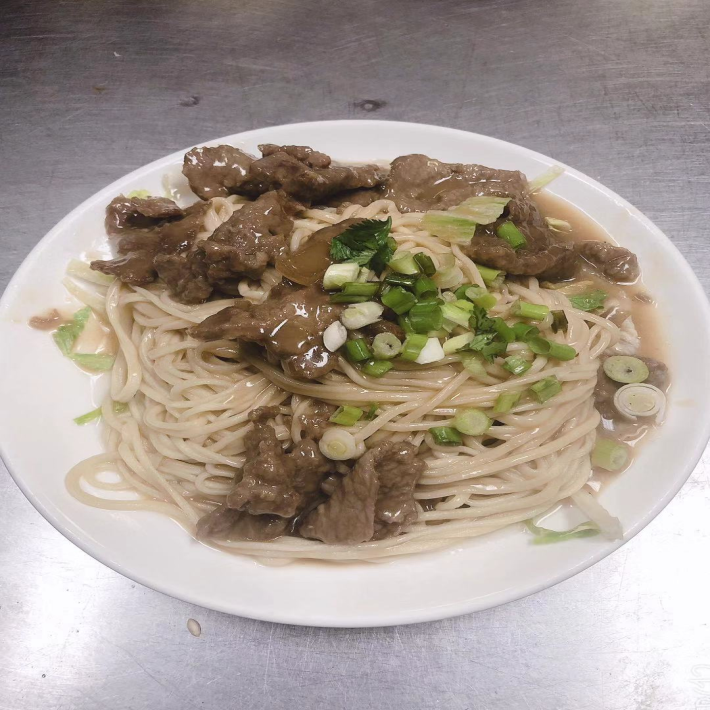 Order 18. Beef Noodles with Oyster Sauce food online from China Magic Noodle House store, Chandler on bringmethat.com