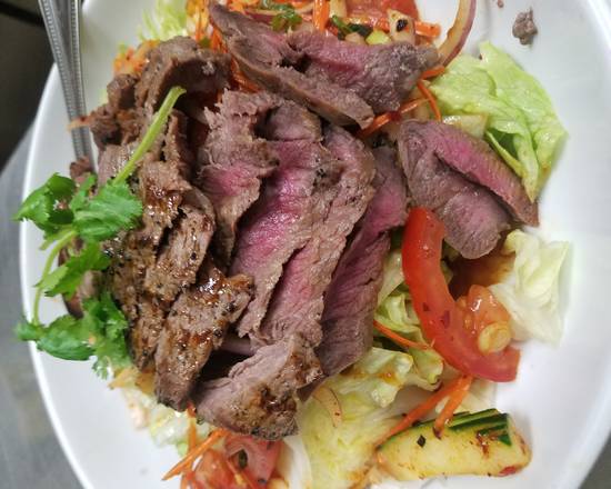 Order Grilled Steak Salad food online from Thai Dishes on Broadway store, Santa Monica on bringmethat.com