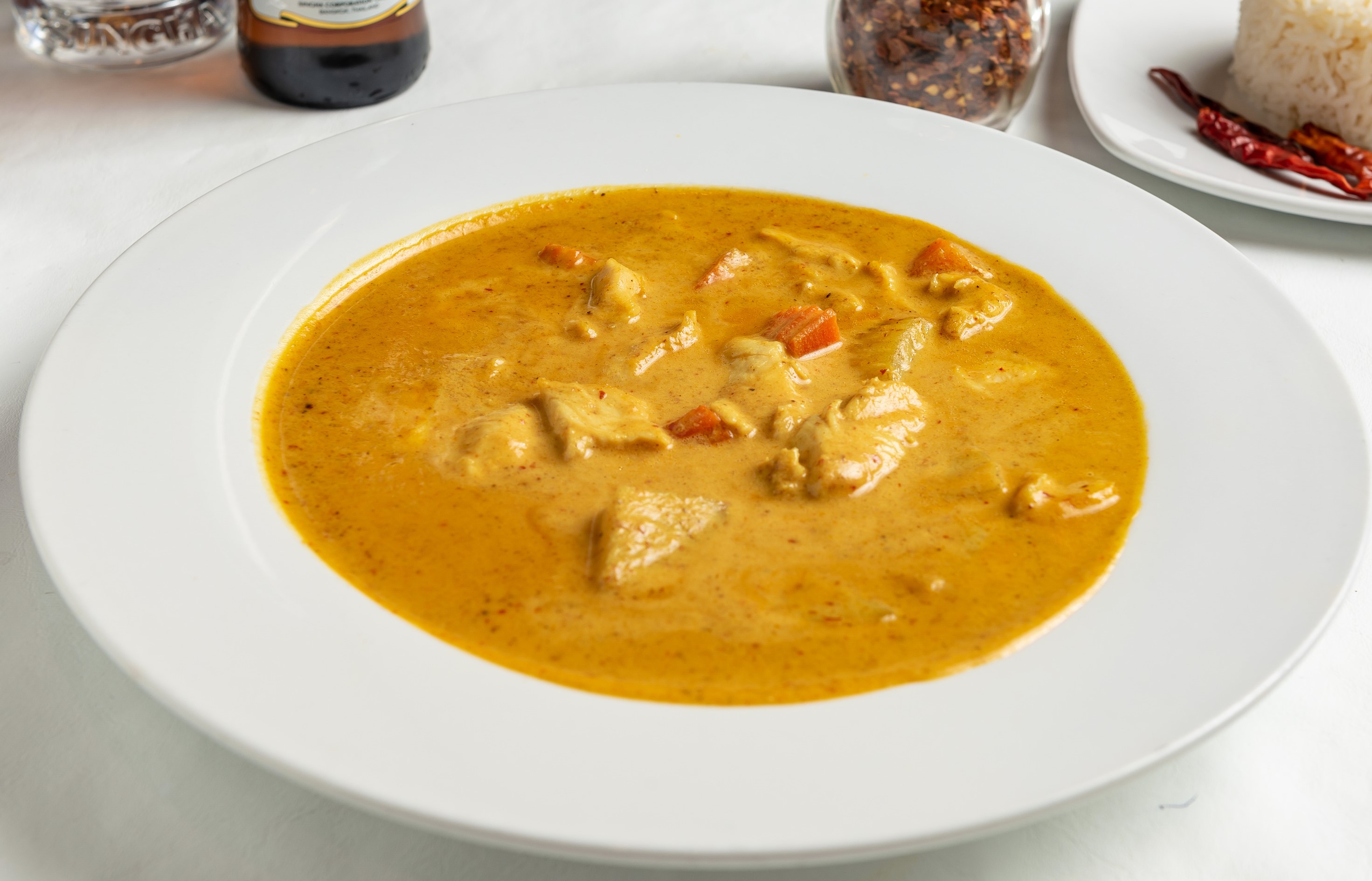 Order Yellow Chicken Curry food online from Phuket Thai Restaurant and Sushi store, Huntsville on bringmethat.com