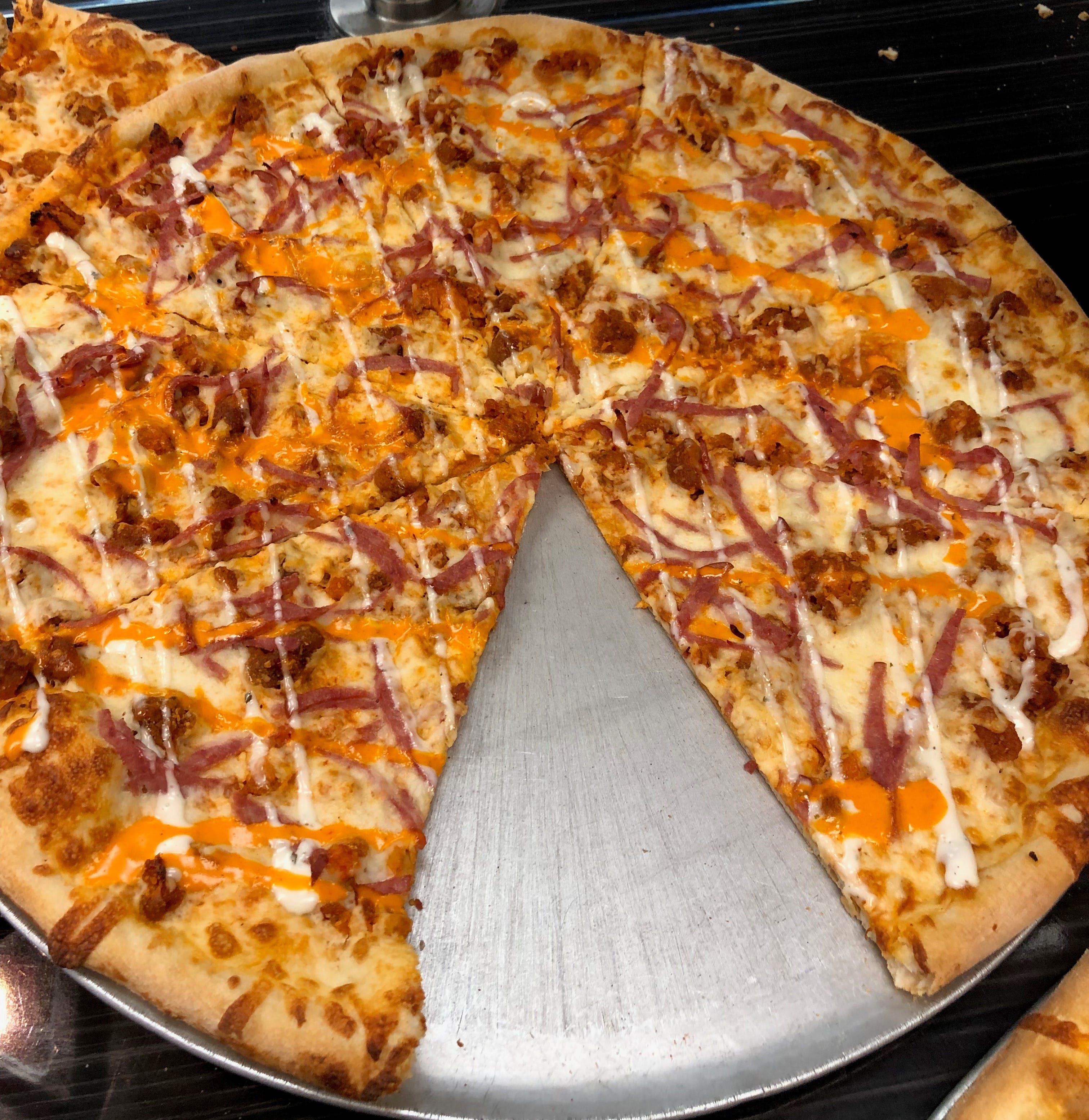 Order White Chicken Bacon Ranch Pizza - Large 16'' food online from Oakdale Pizza store, Johnson City on bringmethat.com