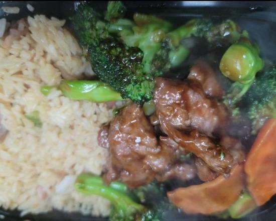 Order C3. Beef with Broccoli 芥兰牛C套 food online from Mr. Wonton store, Egg Harbor Township on bringmethat.com