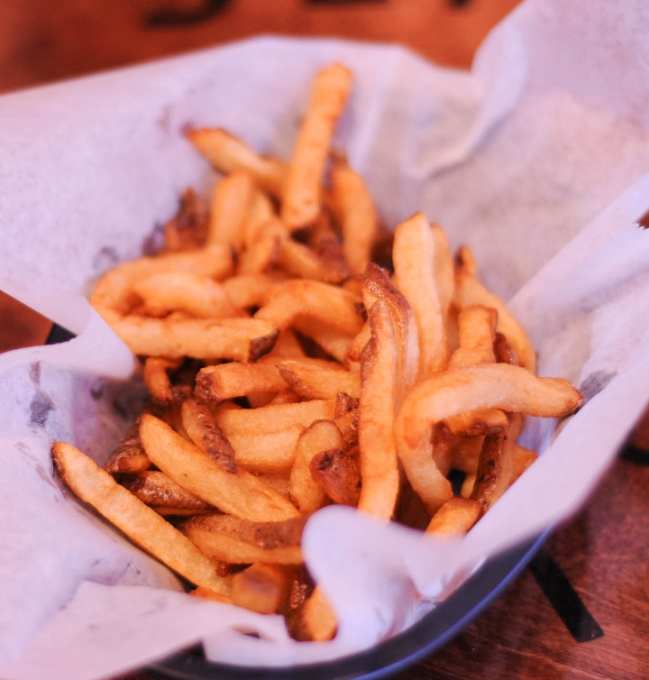 Order Fresh Cut Fries food online from Slim's store, Chicago on bringmethat.com
