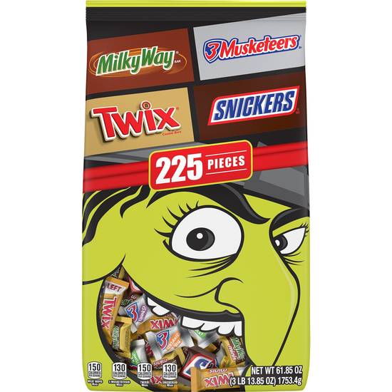 Order SNICKERS, TWIX, MILKY WAY & 3 MUSKETEERS Minis Mixed Chocolate Bulk Halloween Candy, 61.85 OZ food online from CVS store, RICHMOND HILL on bringmethat.com
