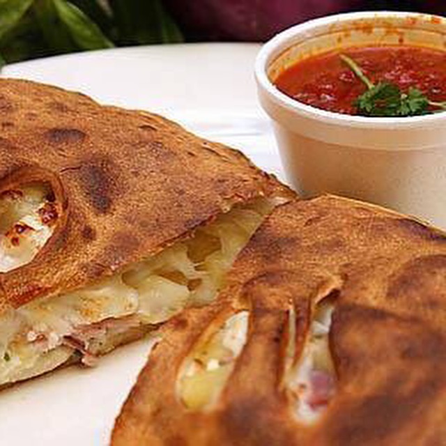 Order Cheese Calzone food online from Aliacci Pizza & Pasta store, Lakewood on bringmethat.com