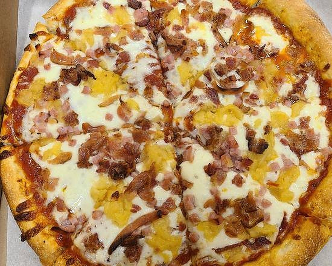 Order Hawaiian Pizza - Medium 12'' (8 Slices) food online from Cornersburg Pizza store, Boardman on bringmethat.com