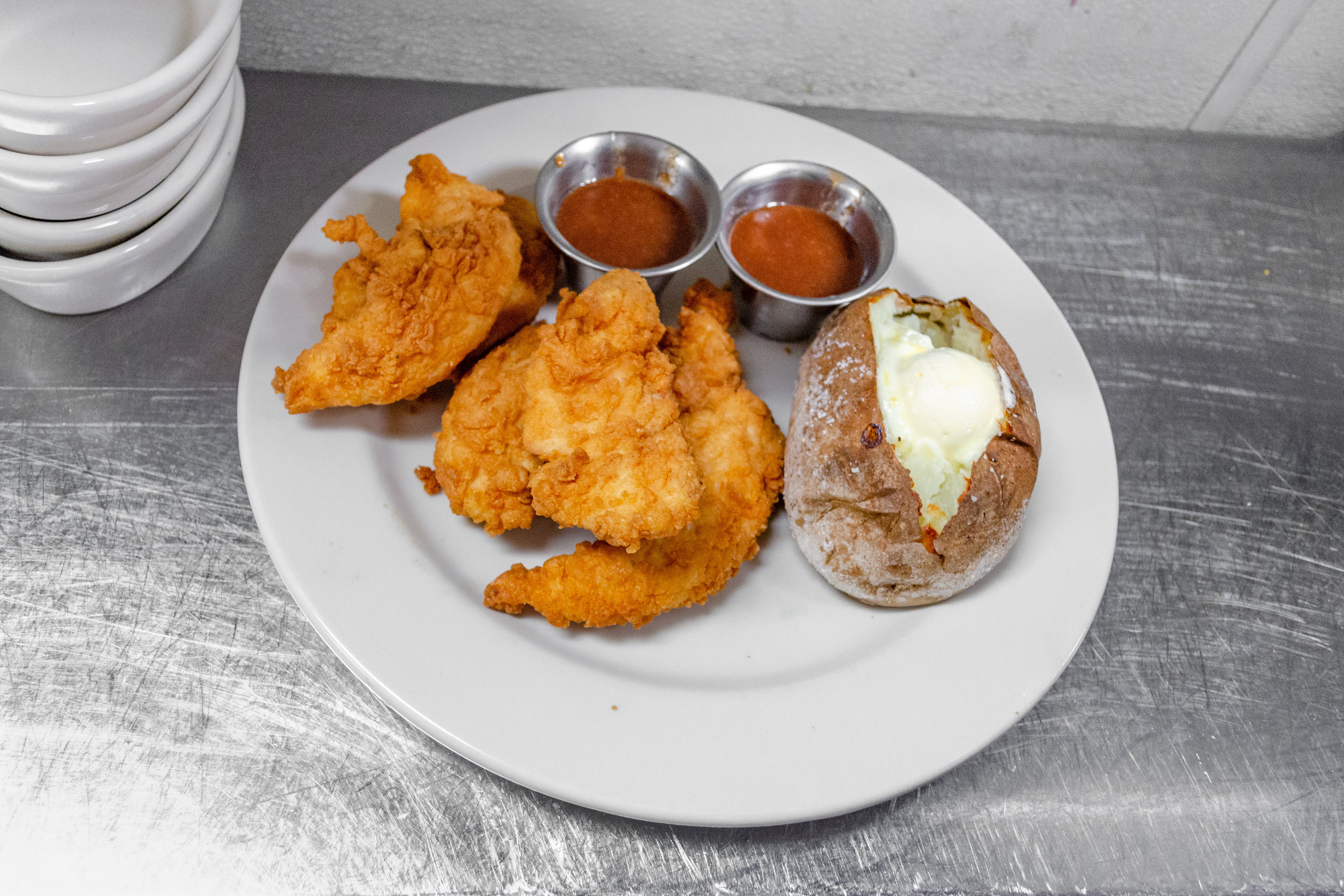 Order Chicken Fingers - Entree food online from Safari's Brick Oven & Grill store, Hendersonville on bringmethat.com