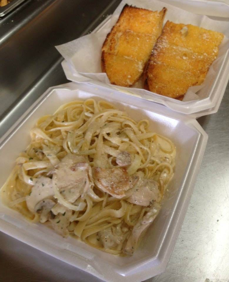 Order Chicken Fettuccine Alfredo - Pasta food online from Palermo Pizza and Philly's store, Anchorage on bringmethat.com