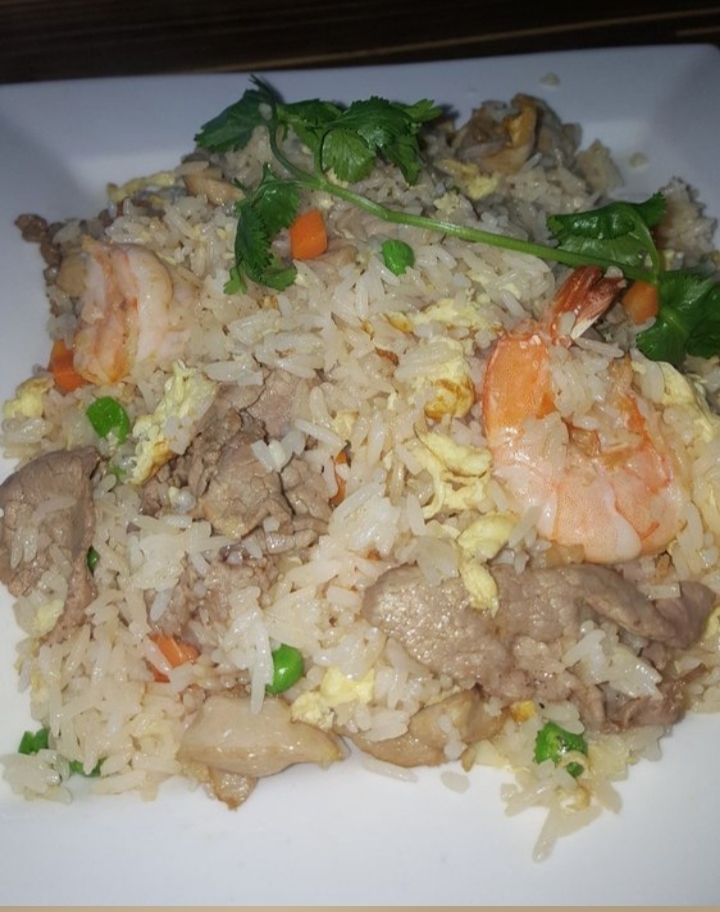 Order 46. House Special Combo Fried Rice food online from T-Pho Noodle And Grill store, Fontana on bringmethat.com