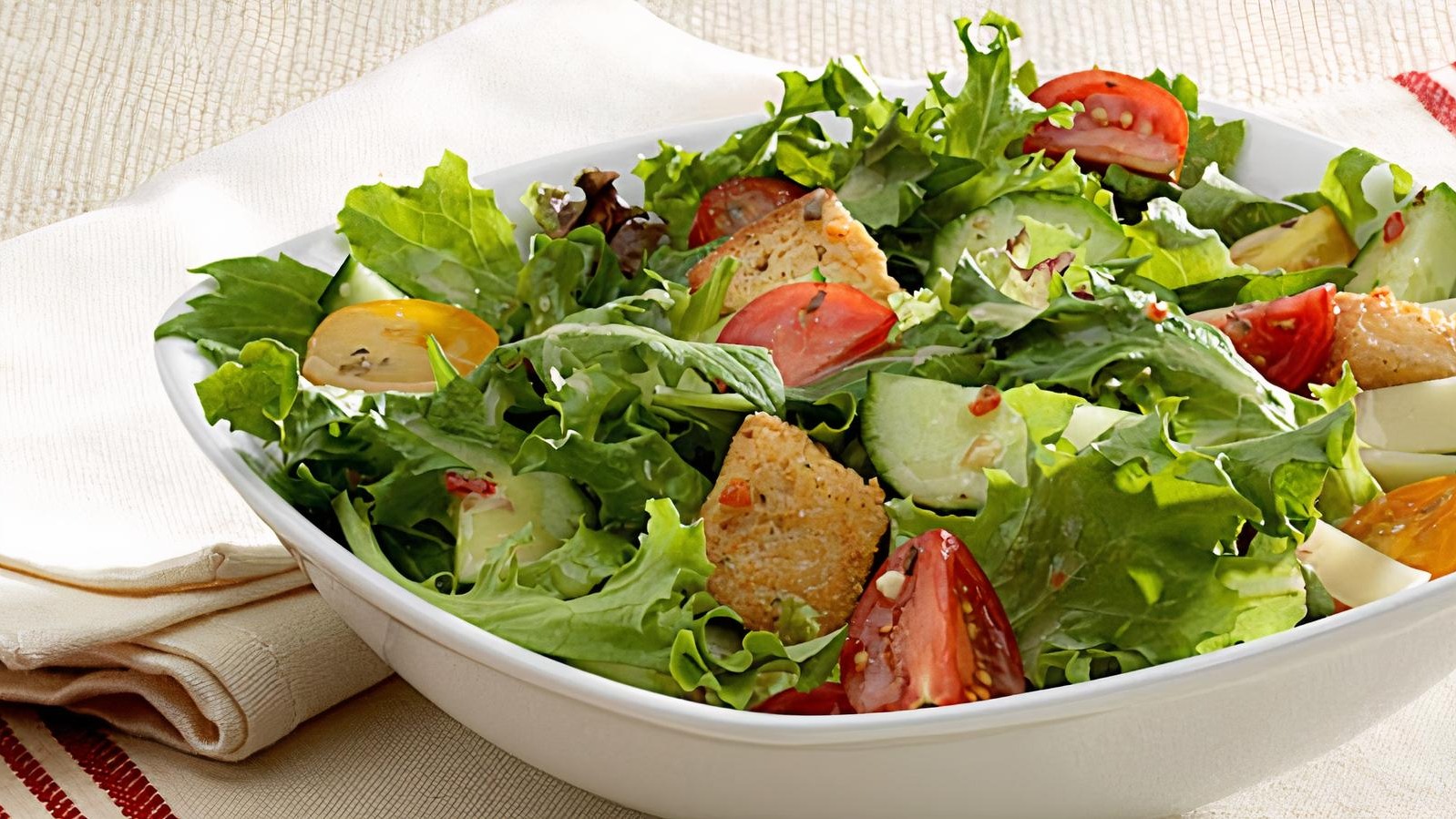 Order Garden Salad food online from Oliver Pizza store, Canton on bringmethat.com