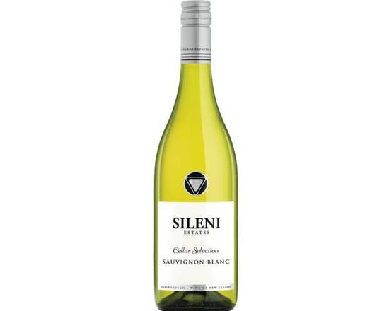Order Sileni Estates Sauvignon Blanc 2019, 750mL wine (12.5% ABV) food online from NEWBRIDGE WINES & SPIRITS CORP store, Levittown on bringmethat.com