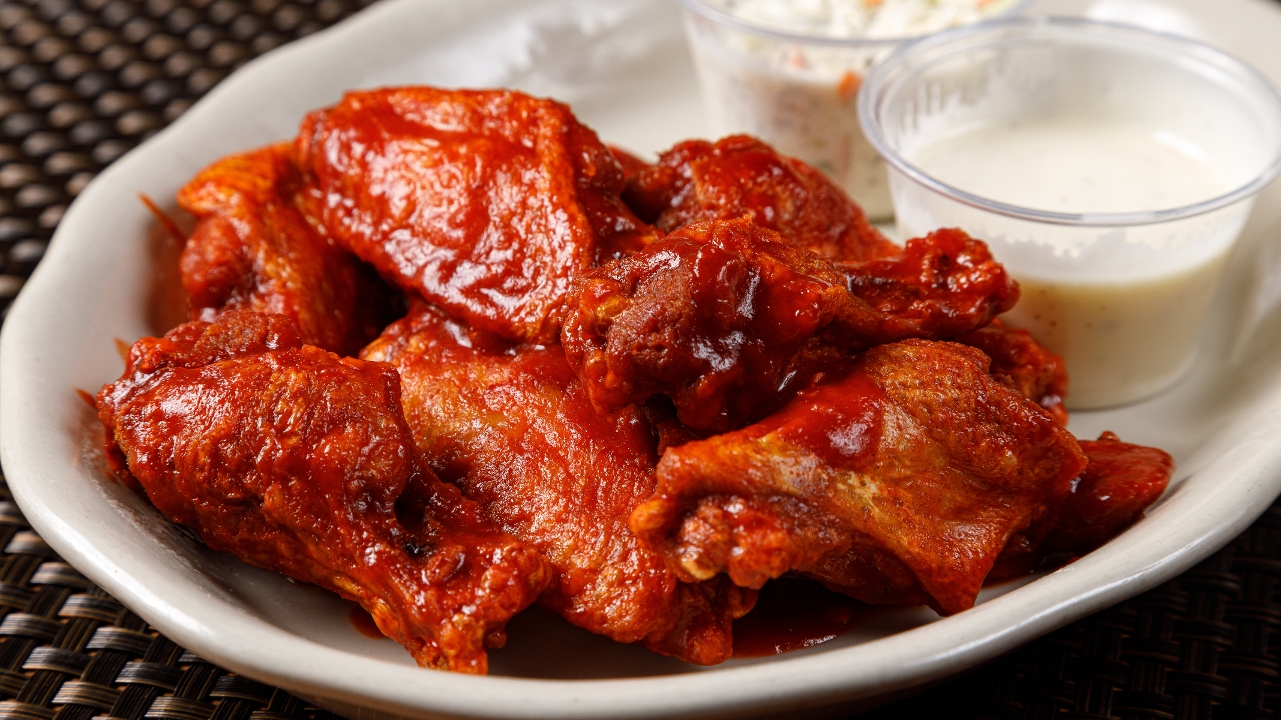 Order 8 pc. Chicken Wings food online from Italian Express Family Restaurant store, Chicago on bringmethat.com