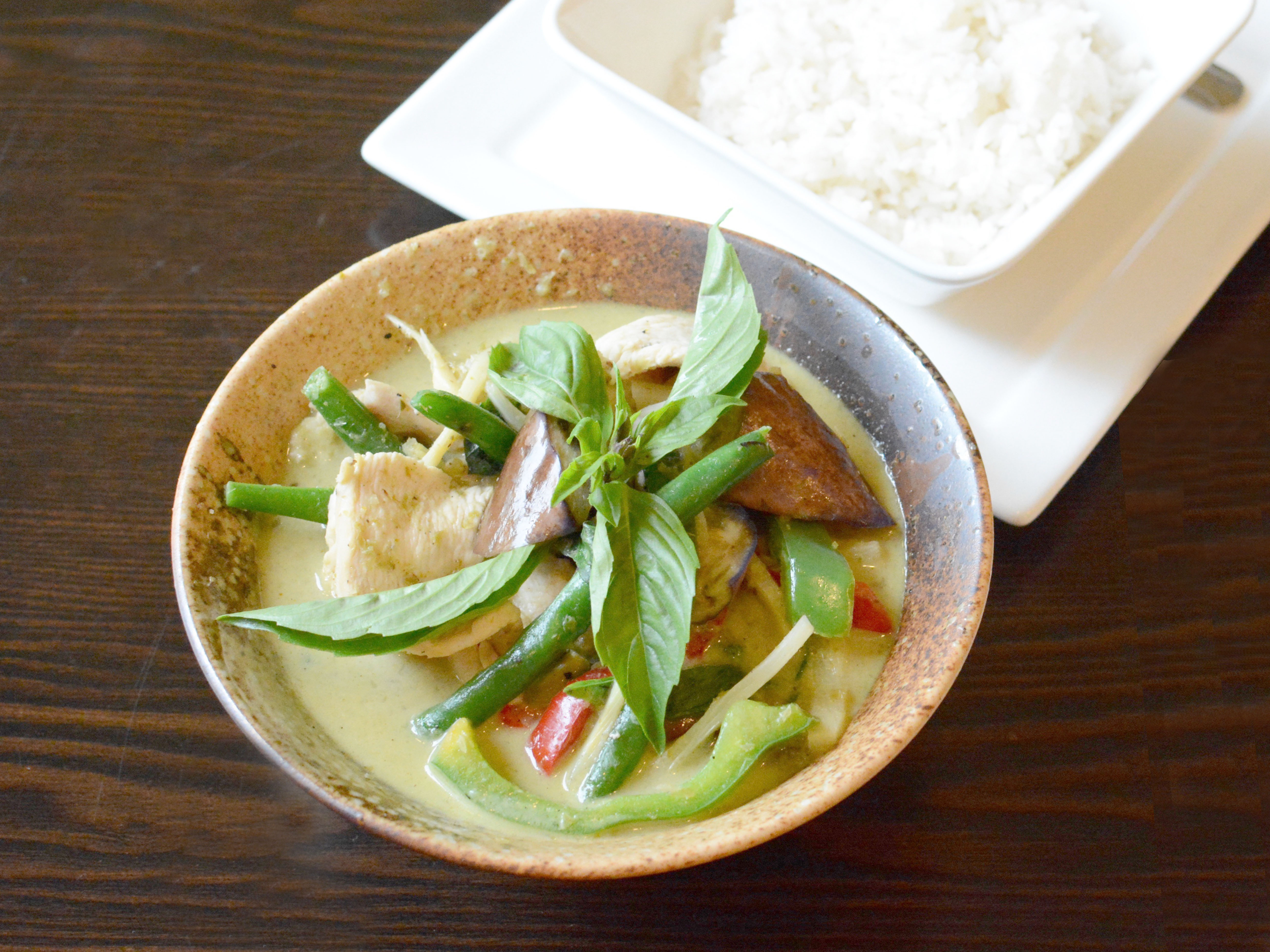Order Green Curry food online from Buuz Thai Eatery store, Arlington on bringmethat.com