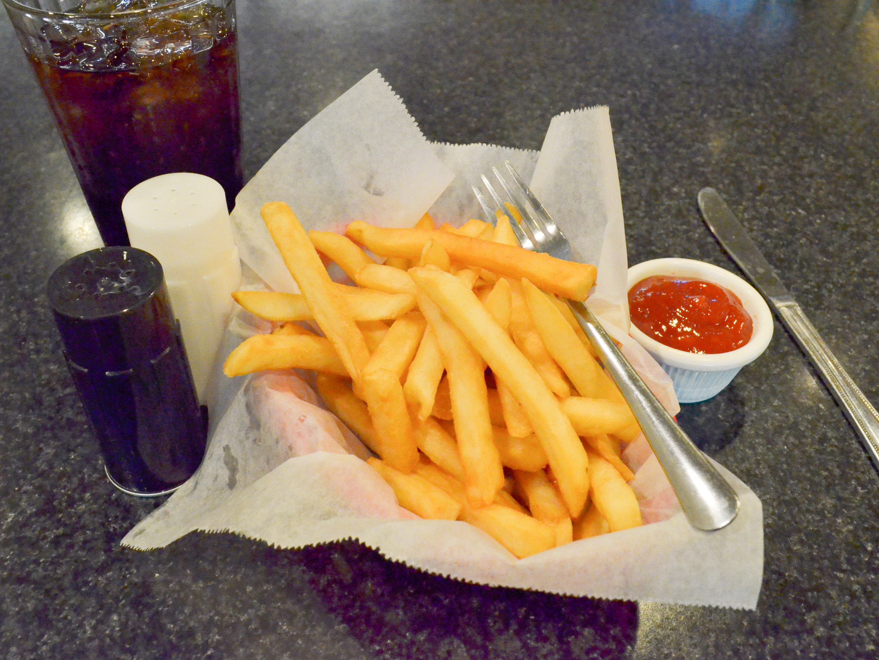 Order French Fries food online from Vernon Street Grill store, Roseville on bringmethat.com