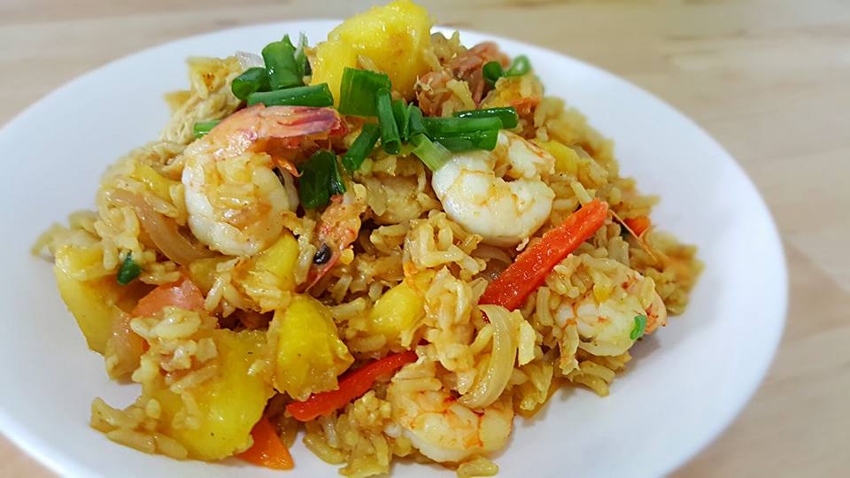 Order 60. Pineapple Fried Rice food online from Aura Thai - Long Beach store, Long Beach on bringmethat.com