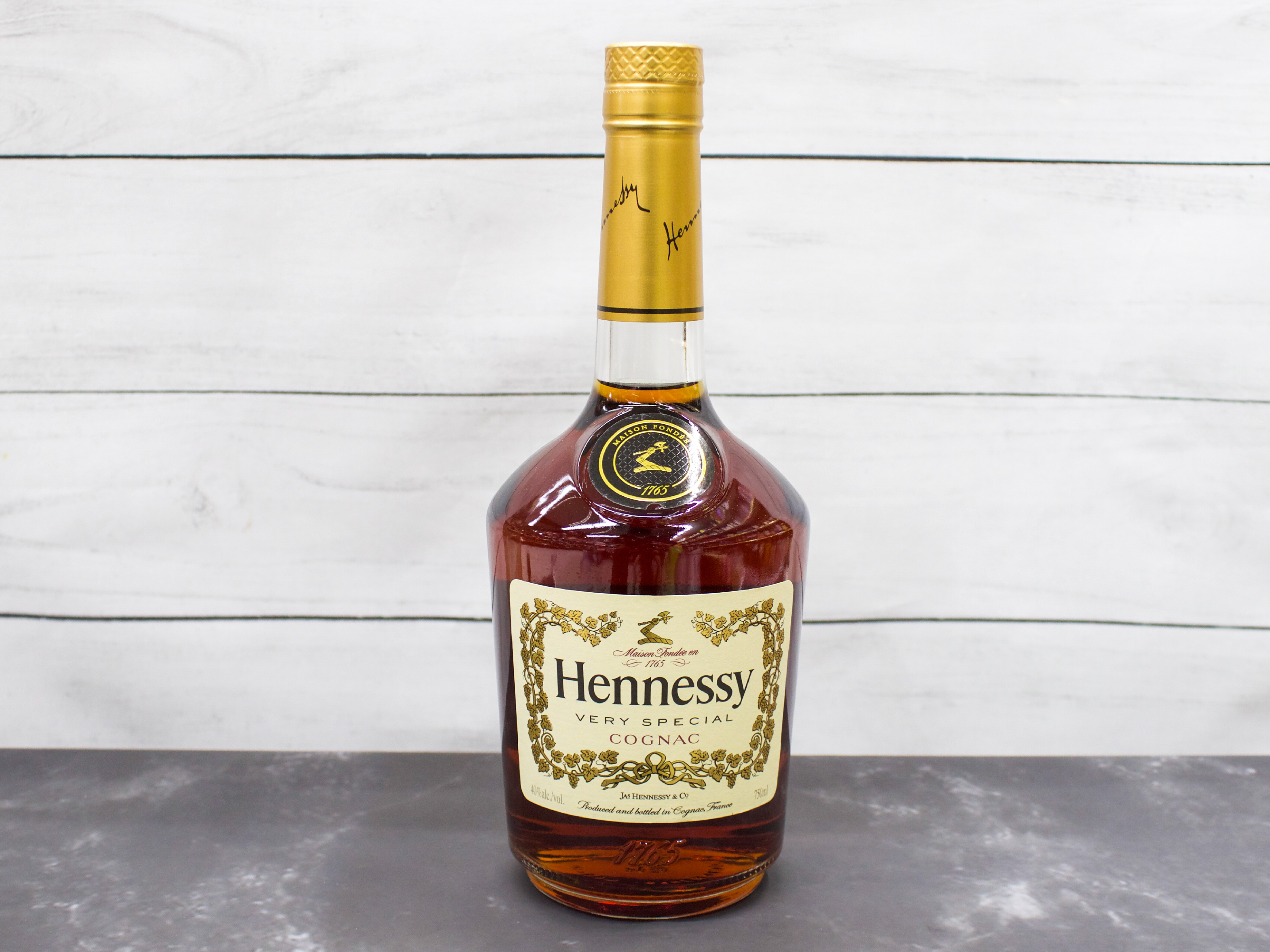 Order 375 ml. Hennessy Very Special Cognac ABV 40% food online from Bailey Plaza Liquors store, Mountain View on bringmethat.com