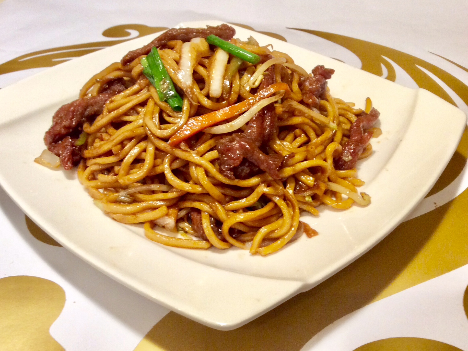 Order Beef Lo Mein food online from Hunan Cafe store, Richmond on bringmethat.com