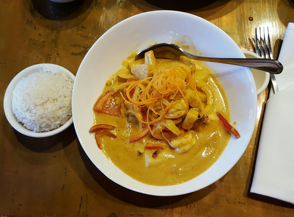 Order Yellow Curry food online from Thai Basil Restaurant store, Greenwich on bringmethat.com