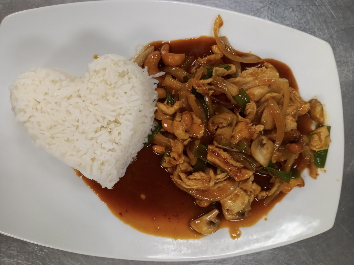 Order Cashew Chicken food online from Ploy Thai Cuisine store, The Woodlands on bringmethat.com