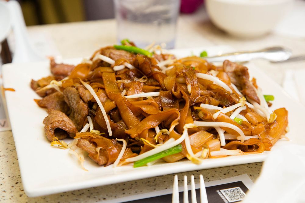 Order Beef Chow Fun with Soy Sauce 乾炒牛河 food online from Tasty Garden store, Irvine on bringmethat.com