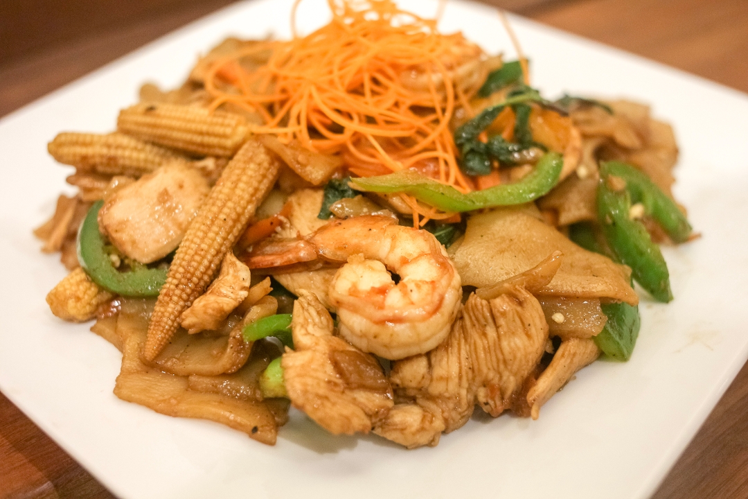 Order Pad Kee Mao food online from Hot Woks Cool Sushi store, Chicago on bringmethat.com
