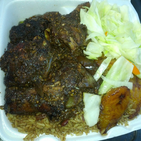 Order 45. Curry Chicken Dish food online from A&H African & Jamaican Restaurant store, Clementon on bringmethat.com