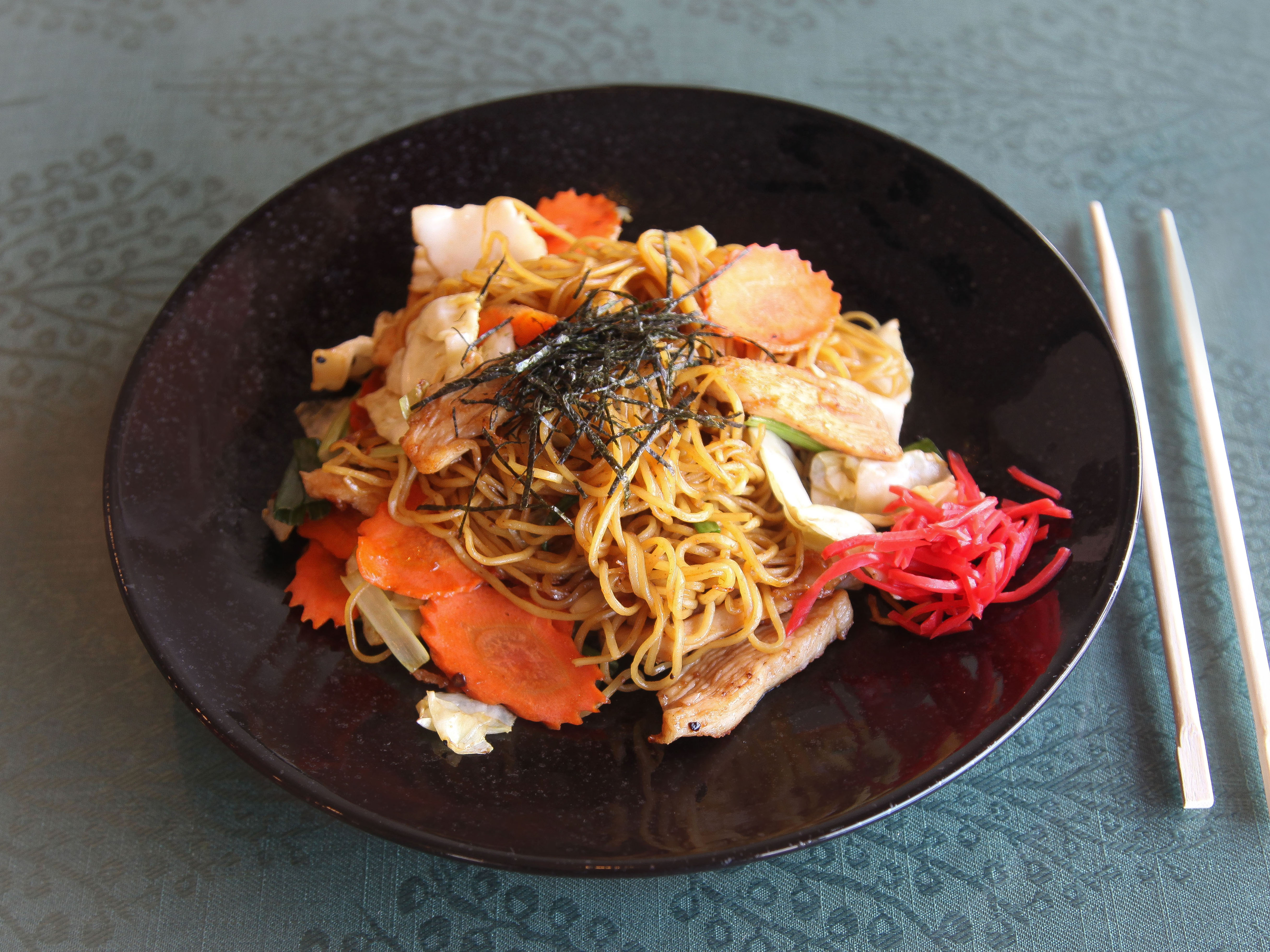Order Yakisoba Chicken Noodle food online from Kazuki Sushi store, Los Angeles on bringmethat.com