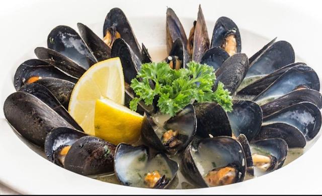 Order Zuppa De Mussels food online from Aqua Marina Italian Cuisine store, New York on bringmethat.com