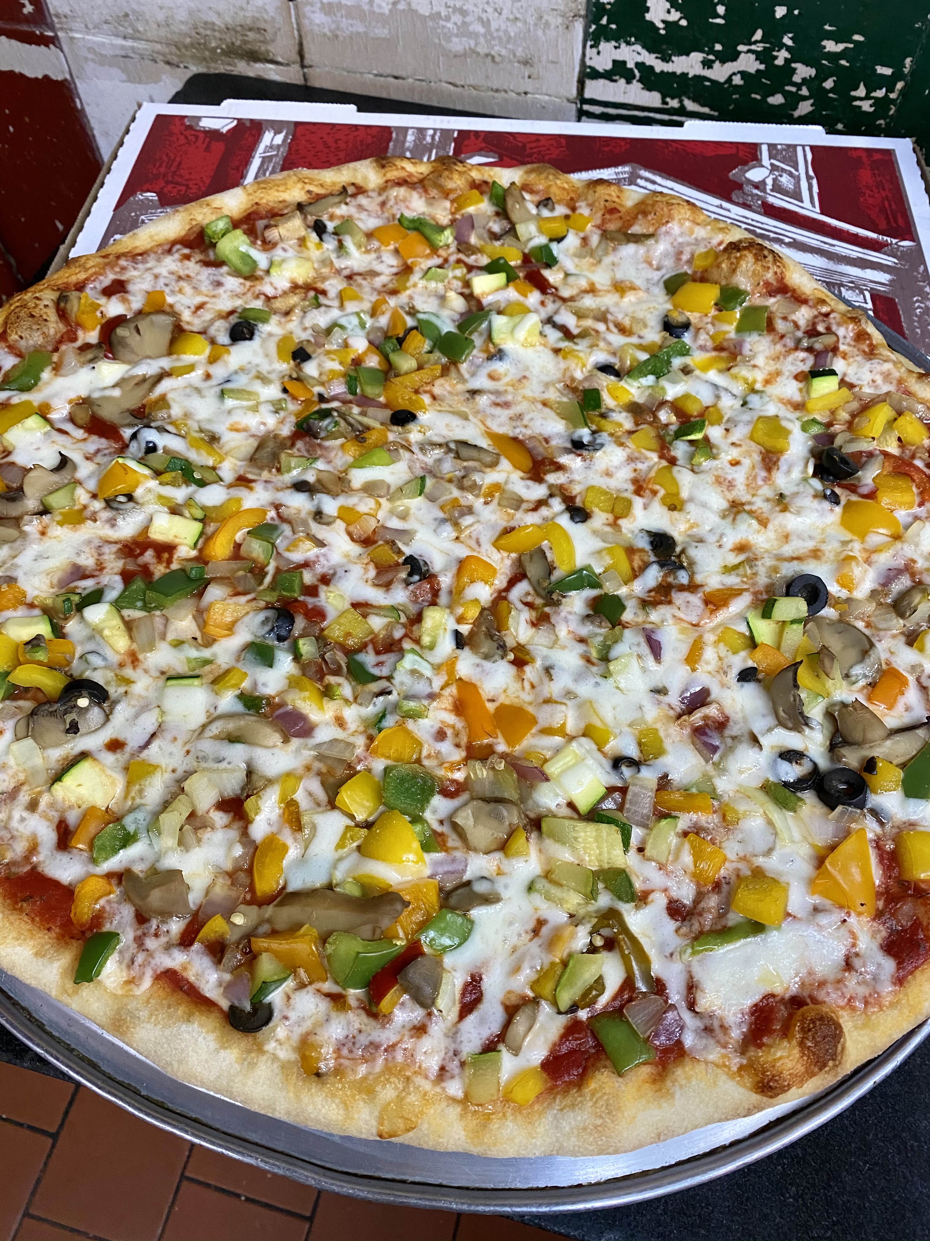 Order Vegetable Pizza food online from Vinny's Pizzeria store, Corona on bringmethat.com