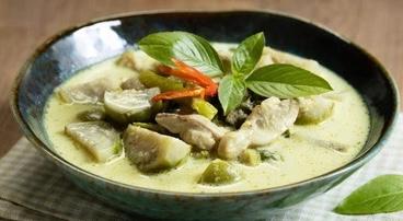 Order Green Curry Entree food online from Yummy thai store, New York on bringmethat.com