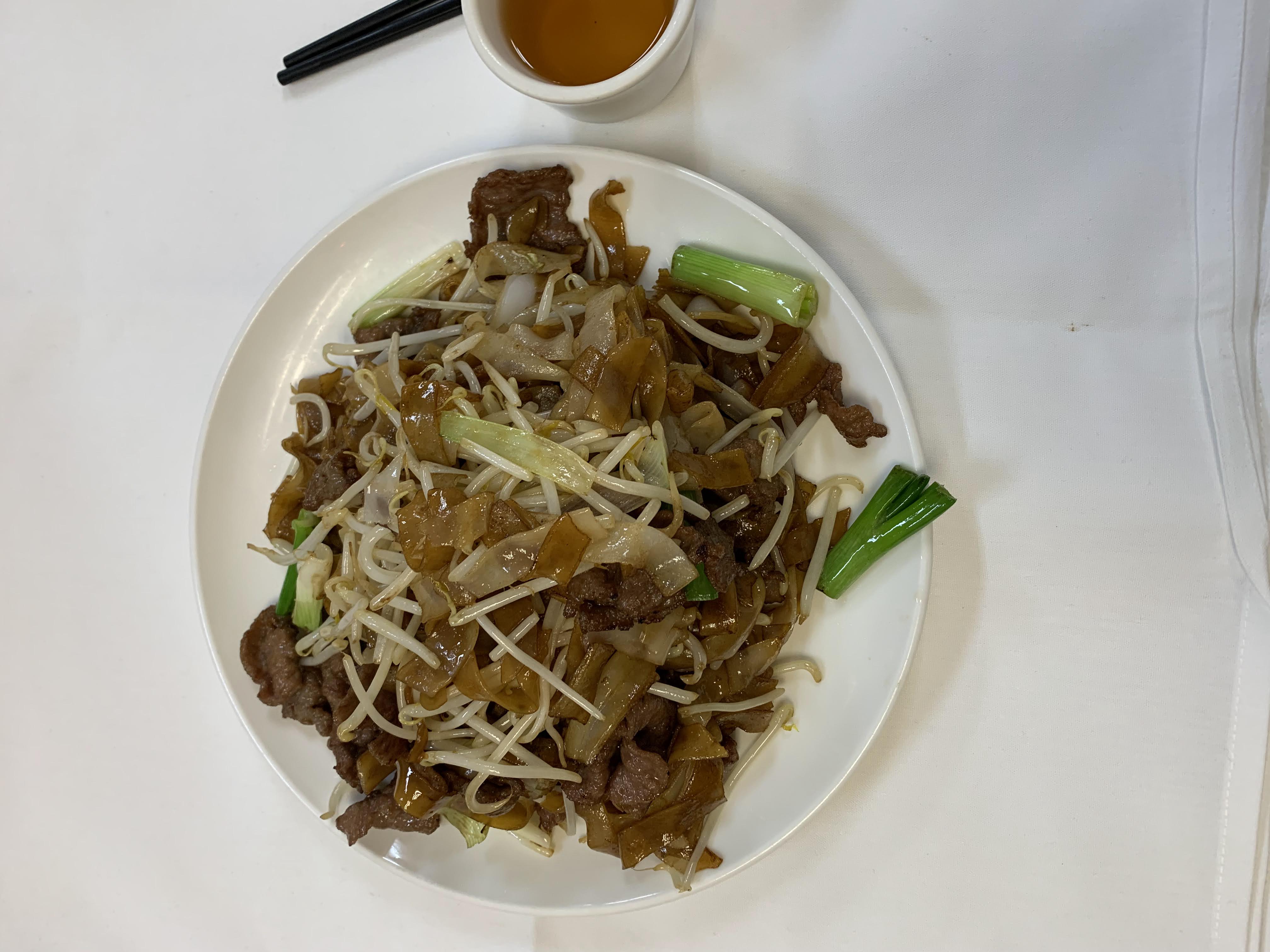 Order 909. Dry Beef Chow Fun干炒牛河 food online from Maple Restaurant store, San Francisco on bringmethat.com