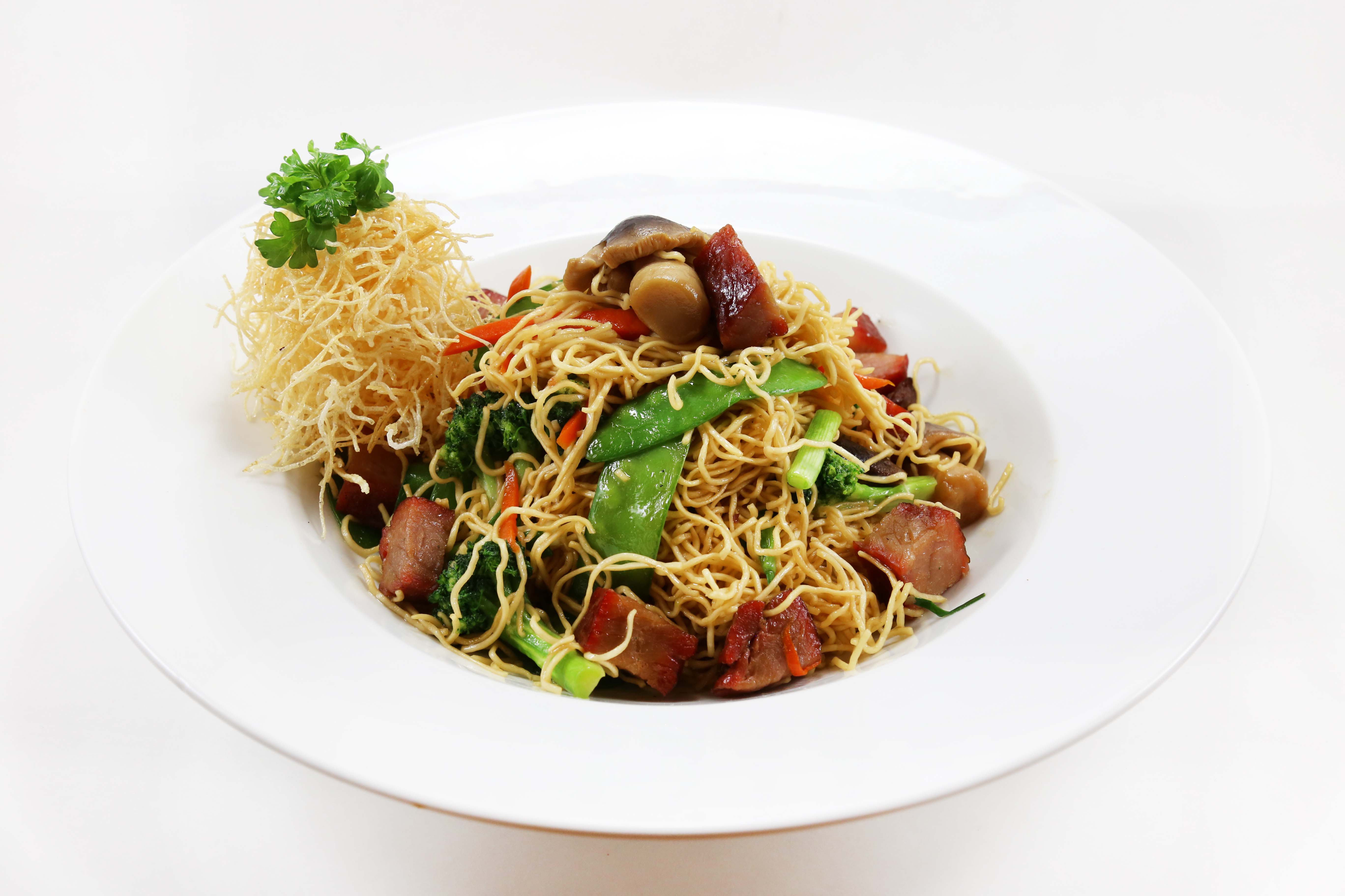 Order 88. BBQ Pork Ba-mee food online from Eto'o store, Chicago on bringmethat.com