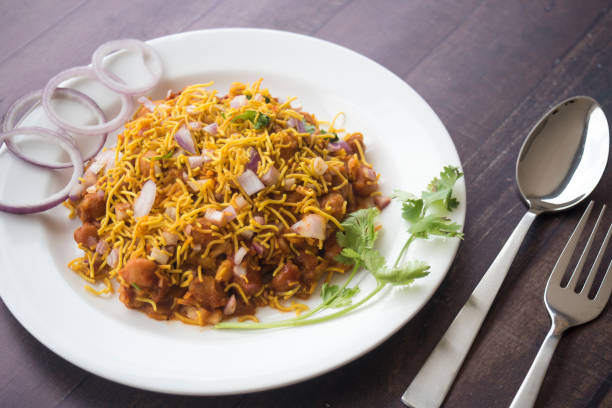 Order  Veggie Samosa Chaat  food online from Sunlight Indian Cuisine store, Ceres on bringmethat.com
