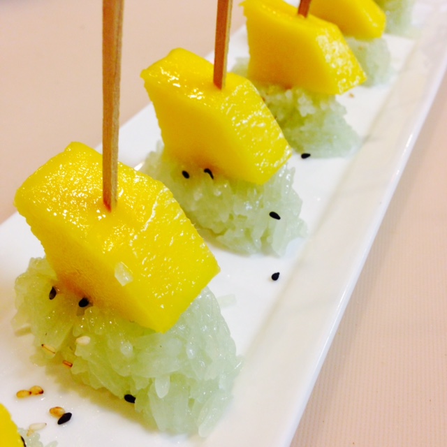 Order Mango with Sweet Sticky Rice food online from Panida thai & sushi bar store, Rockville on bringmethat.com