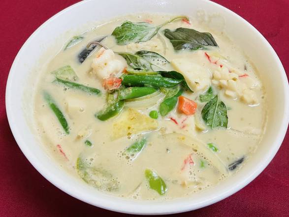 Order G6: Green Curry (Hot) with Choice of Meat Chicken, Beef or Pork food online from Noodle Palace store, Santa Rosa on bringmethat.com
