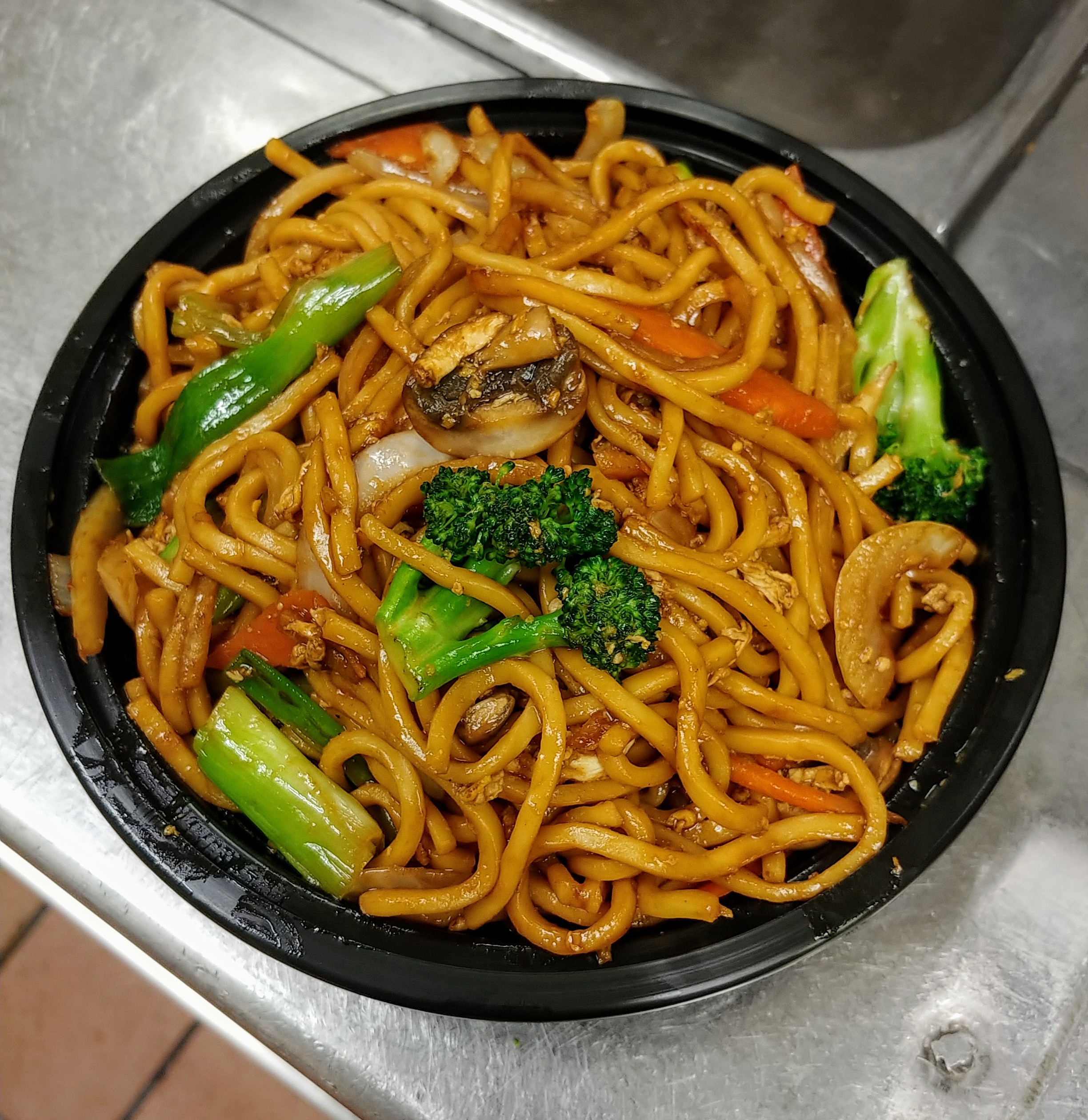 Order Vegetable Lo Mein food online from House of Hunan store, Chicago on bringmethat.com