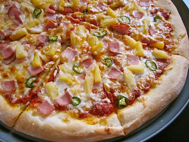 Order Spicy Hawaiian Chicken Pizza food online from Nostra Pizza store, Greensboro on bringmethat.com