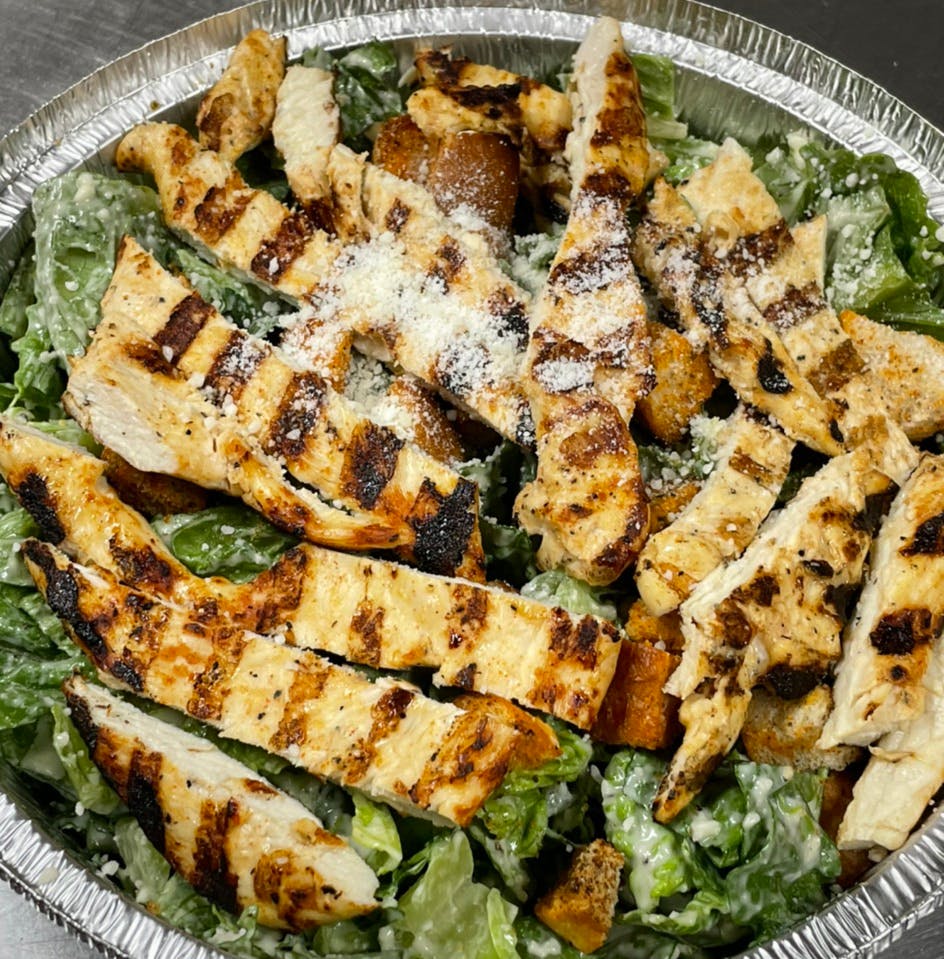 Order Grilled Chicken Salad - Salad food online from Davila's Pizza & Restaurant store, Hackettstown on bringmethat.com