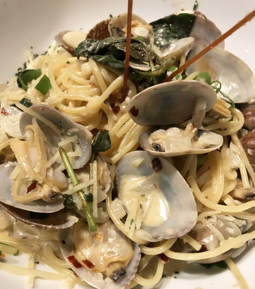 Order 37. Spaghetti with Clams food online from Cafe Gunul 2 store, Rowland Heights on bringmethat.com