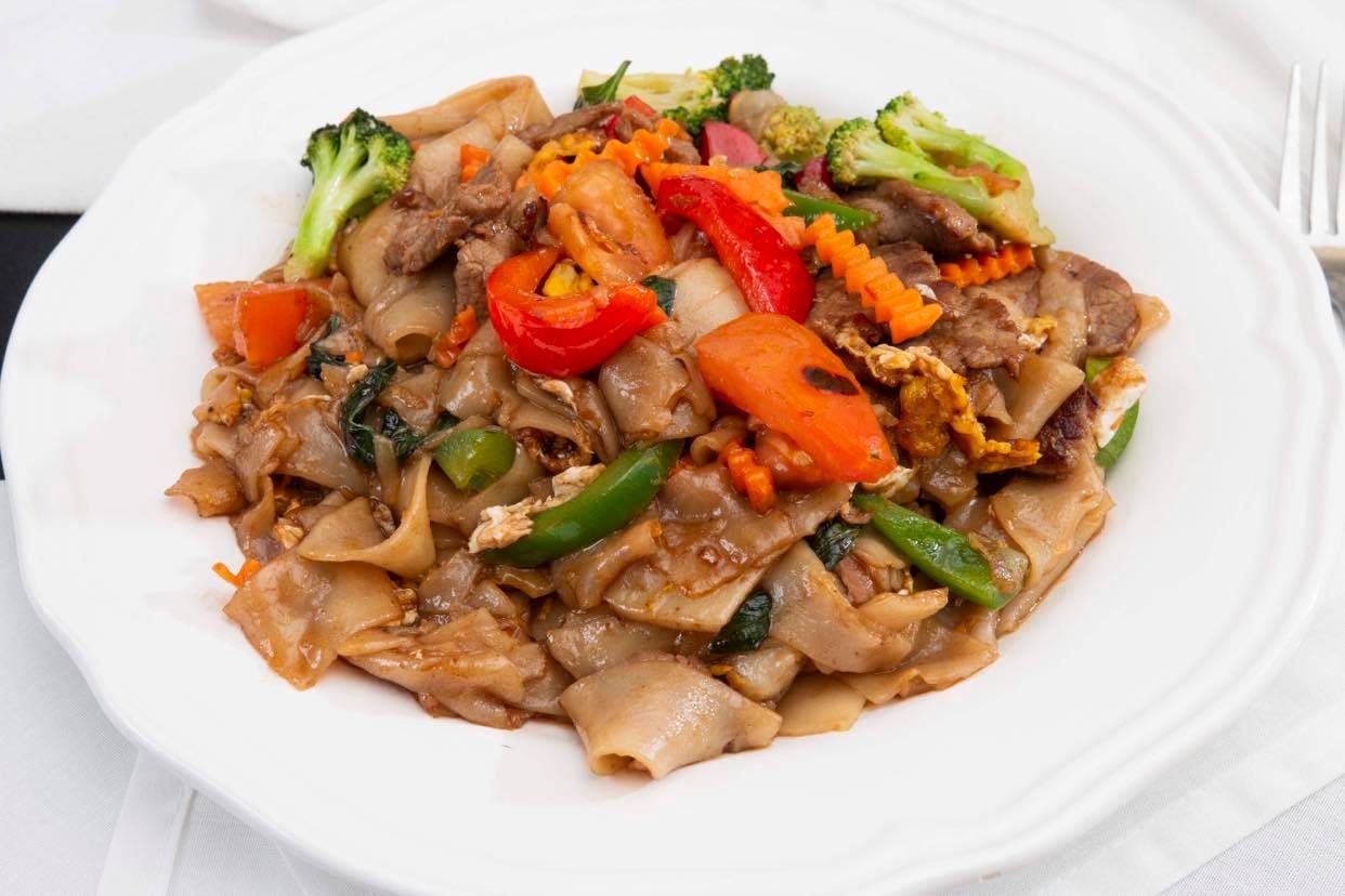 Order 33. Pad Kee Mao food online from Tuay Thai store, Palos Heights on bringmethat.com