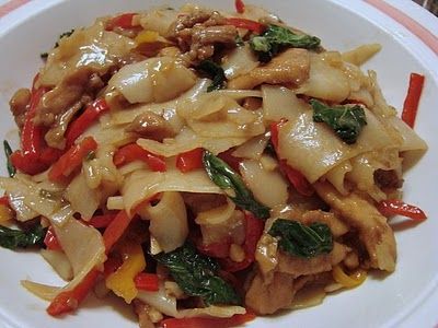 Order Chicken Drunken Noodle food online from Hunan Taste store, Springfield on bringmethat.com
