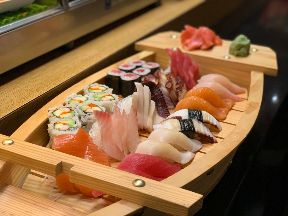 Order P7 Royal Boat for Two food online from Sushi Too store, Pittsburgh on bringmethat.com
