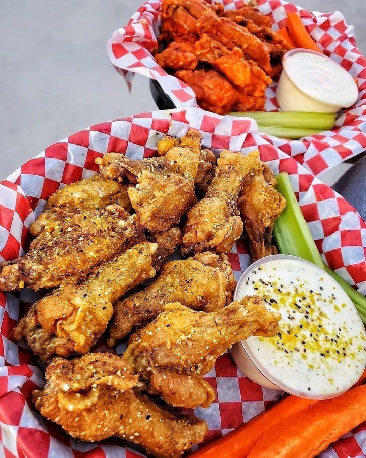 Order 10 Original Wings food online from Baby Bros Pizza store, Downey on bringmethat.com