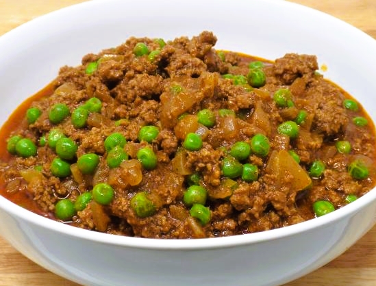 Order Chicken Keema Curry with 1Butter Naan food online from Gourmet India store, Houston on bringmethat.com