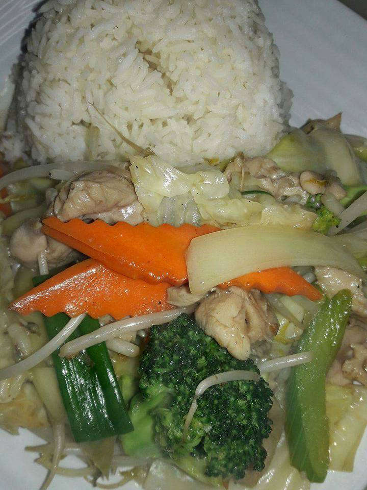 Order Chicken Mixed Vegetables with Rice food online from Chili & Lemon Thai Cuisine store, Los Angeles on bringmethat.com
